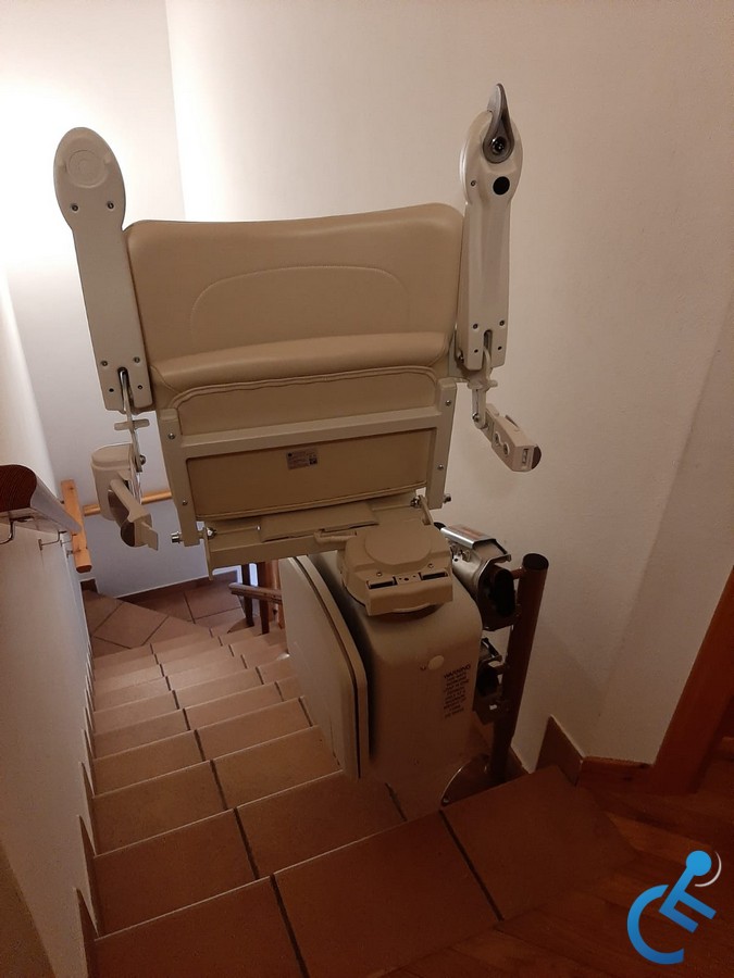 montascale-anziani-a-poltroncina00001