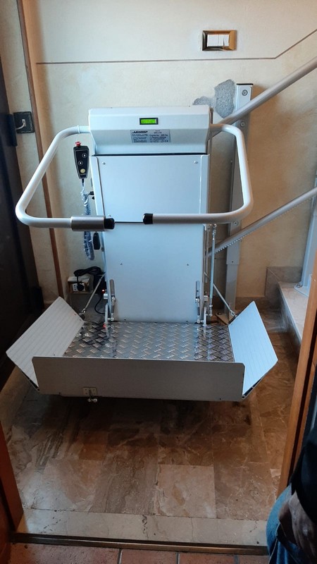 montascale_a_pedana_disabili00002