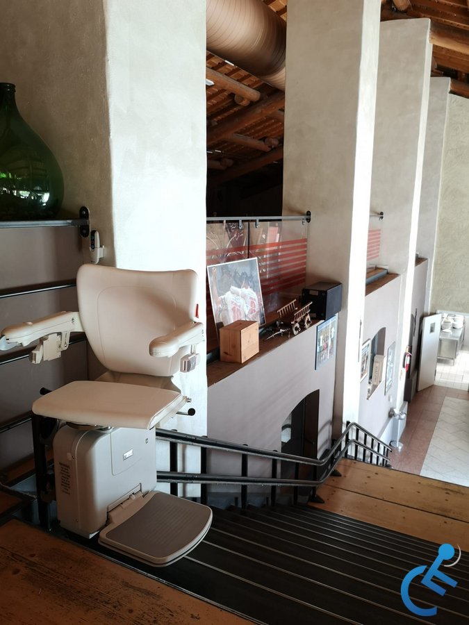 montascale_anziani_poltroncina00001